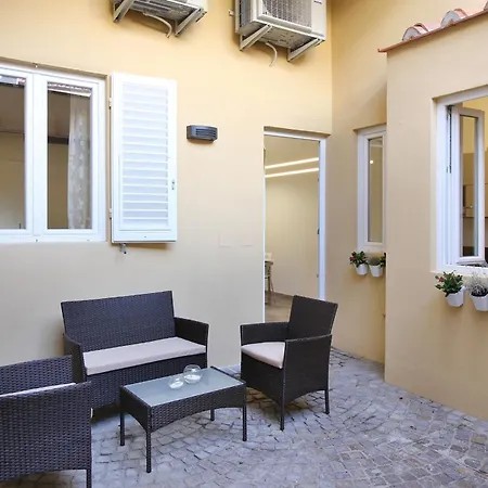 Meadow Forty-five - Sweet Dreams In Appartement